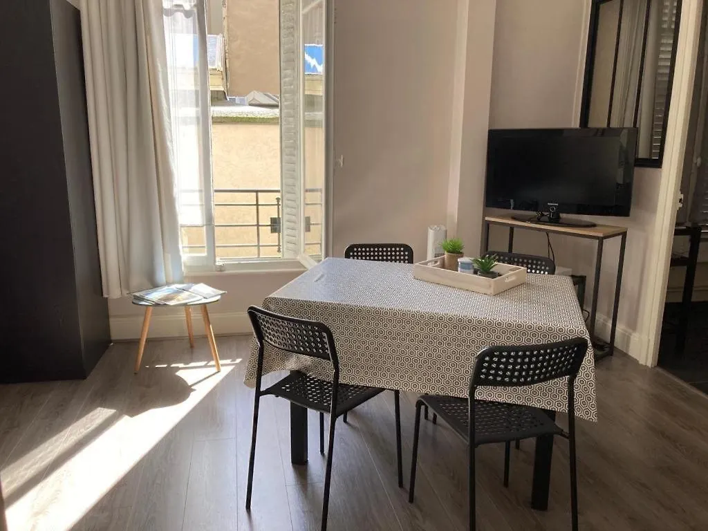 Studio Moderne Proche Cavilam, Centre, Opera, Parcs Apartment Vichy 0*,  France